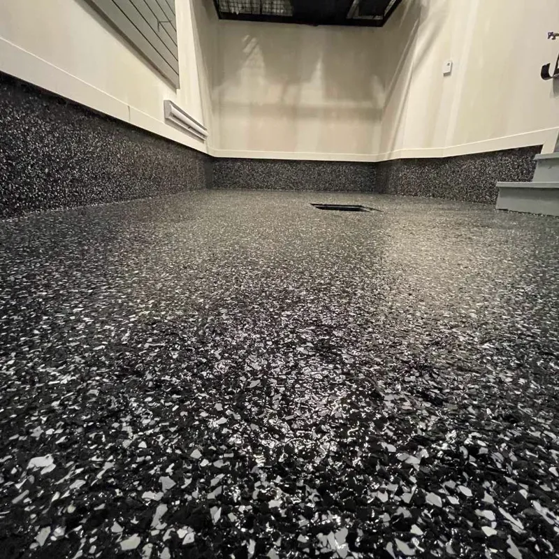 Gros plan sur un revêtement à flocons de vinyle noir, blanc et gris